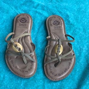 earth spirit wyatt sandals